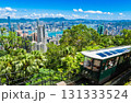 香港　山頂纜車（ピークトラム）とビクトリアハーバー 131333524