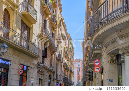 バルセロナ、快晴、真夏、スペイン バルセロナ、快晴、真夏、スペイン 131333692
