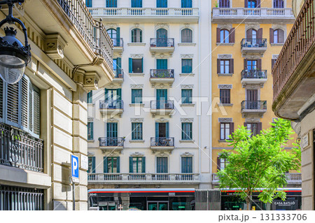 バルセロナ、快晴、真夏、スペイン 131333706