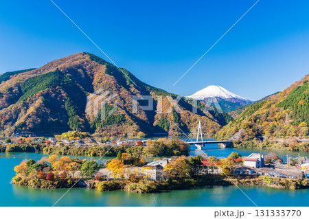 【神奈川県】丹沢湖 湖畔の紅葉 富士山遠望 【神奈川県】丹沢湖 湖畔の紅葉 富士山遠望 131333770