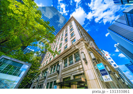 日本の東京都市景観　京橋のオフィス街。明治屋京橋ビルにある京橋駅出入口などを望む 131333861