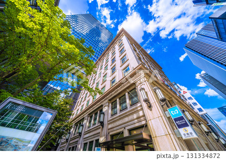 日本の東京都市景観 京橋のオフィス街。明治屋京橋ビルにある京橋駅出入口などを望む 日本の東京都市景観 京橋のオフィス街。明治屋京橋ビルにある京橋駅出入口などを望む 131334872