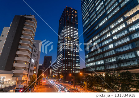 《東京都》東京都心オフィス街の夜景 《東京都》東京都心オフィス街の夜景 131334919