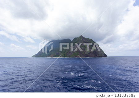 太平洋に佇む小島 太平洋に佇む小島 131335588