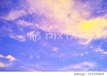 青空と雲イメージ 131335645