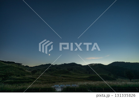 日本の兵庫県の砥峰高原の美しい自然の風景 131335826