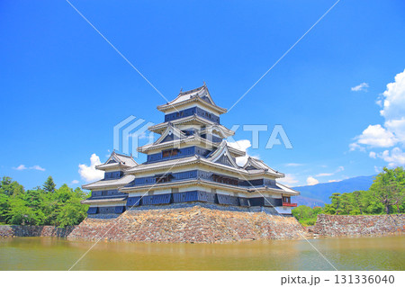長野県松本市、国宝松本城の風景 長野県松本市、国宝松本城の風景 131336040