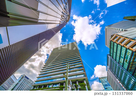 日本の東京都市景観　京橋駅出入口や京橋の交差点、第一生命京橋キノテラスなどを望む 131337860