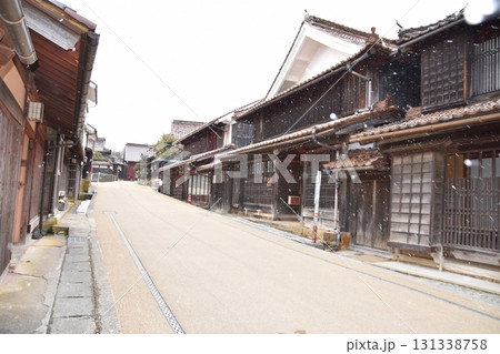 雪が舞う吹屋の町並み 岡山 雪が舞う吹屋の町並み 岡山 131338758