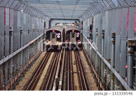 ニューヨーク 橋を渡る地下鉄 ニューヨーク 橋を渡る地下鉄 131339546