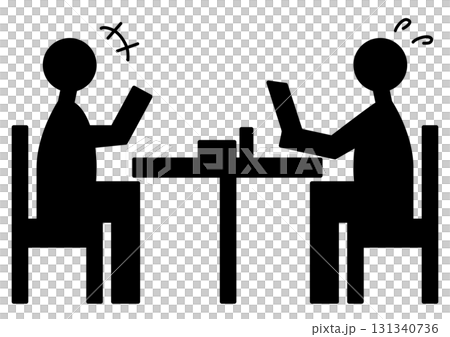 テーブル越しに熱心に勧誘する人と戸惑う人のビジネスシーン 131340736