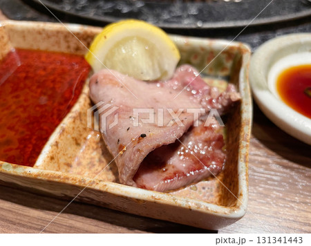 無煙ロースターで焼く牛タン塩 厚切り 無煙ロースターで焼く牛タン塩 厚切り 131341443