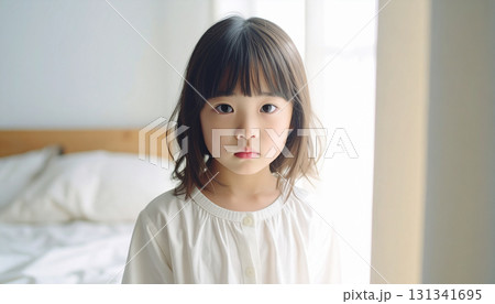 悲しい顔の女の子　ポートレート 131341695