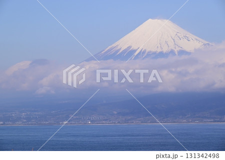 青空と富士山 131342498