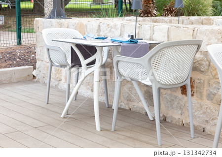 ヨーロッパ、クロアチアの海辺のリゾートレストラン ヨーロッパ、クロアチアの海辺のリゾートレストラン 131342734