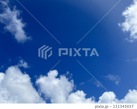 グアムの青空と白い雲 131343037