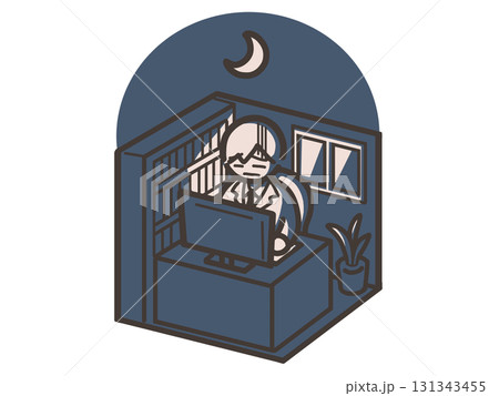 夜遅くまで仕事をする男性会社員 夜遅くまで仕事をする男性会社員 131343455