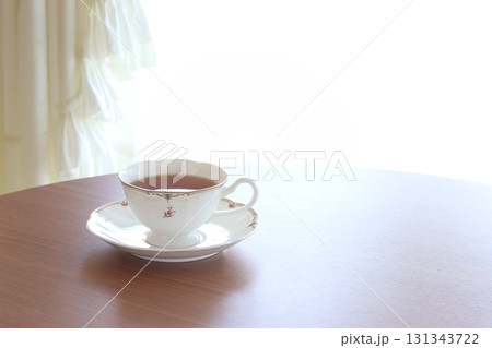 テーブルの上に置かれた紅茶 テーブルの上に置かれた紅茶 131343722