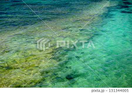 エメラルドグリーンが広がる沖縄の海 エメラルドグリーンが広がる沖縄の海 131344005