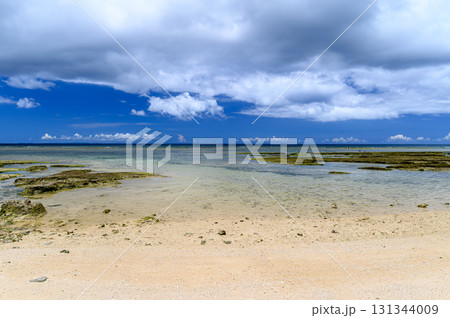 沖縄の風景_青い海と空 131344009