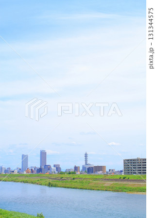岐阜県岐阜市、長良川と岐阜駅超前高層ビル郡の風景 岐阜県岐阜市、長良川と岐阜駅超前高層ビル郡の風景 131344575