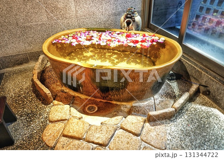 お風呂に浮かぶ花 131344722