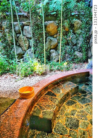 温泉の湧き出る温泉 温泉の湧き出る温泉 131344723