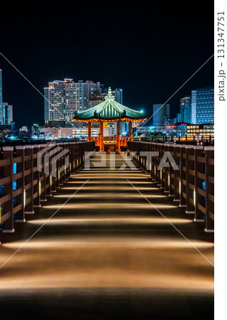 Cheongchojeong Pavilion at Night, Cheongchoho Lake, Sokcho, South Korea Cheongchojeong Pavilion at Night, Cheongchoho Lake, Sokcho, South Korea 131347751