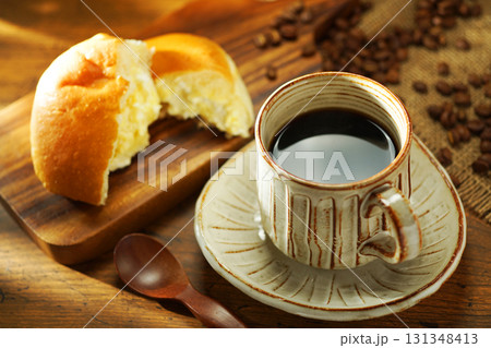 コーヒーとクリームパン 131348413