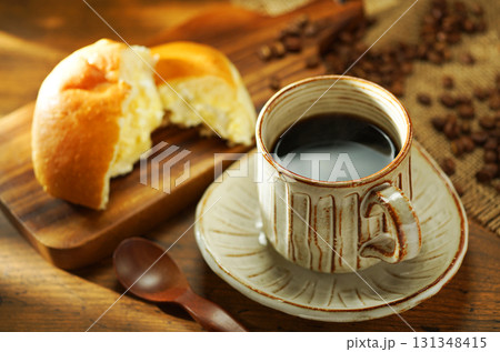 コーヒーとクリームパン コーヒーとクリームパン 131348415