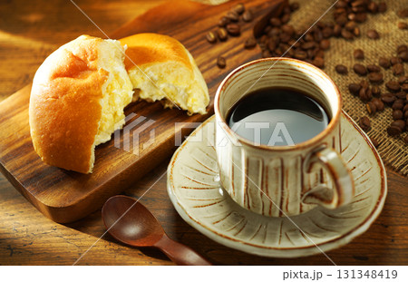 コーヒーとクリームパン コーヒーとクリームパン 131348419