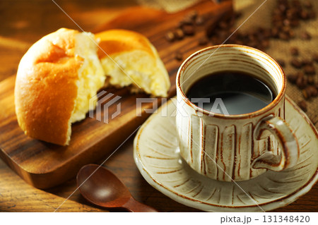 コーヒーとクリームパン 131348420