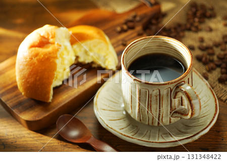 コーヒーとクリームパン 131348422