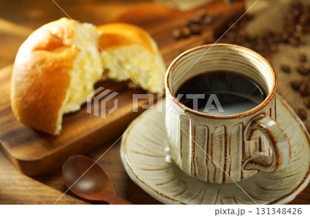 コーヒーとクリームパン 131348426