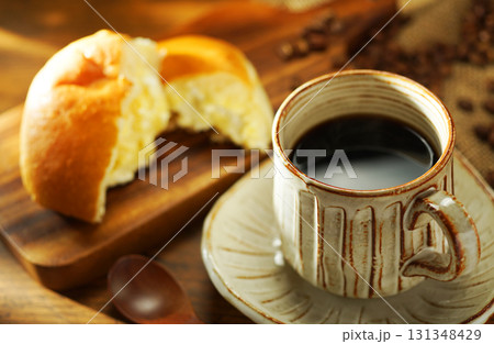 コーヒーとクリームパン コーヒーとクリームパン 131348429