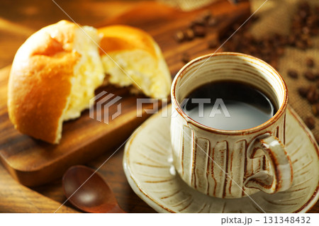 コーヒーとクリームパン コーヒーとクリームパン 131348432