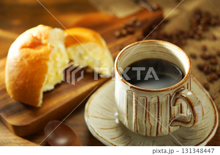 コーヒーとクリームパン コーヒーとクリームパン 131348447