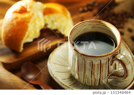 コーヒーとクリームパン コーヒーとクリームパン 131348464