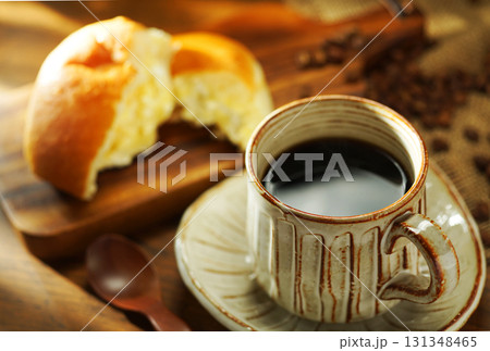 コーヒーとクリームパン コーヒーとクリームパン 131348465