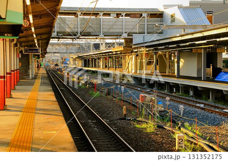 夕焼けに照らされた… 『春日部駅』新旧の下り線3・4番線ホーム 夕焼けに照らされた… 『春日部駅』新旧の下り線3・4番線ホーム 131352175
