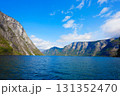 ノルウェー　フィヨルド　遊覧船からの景色 131352470