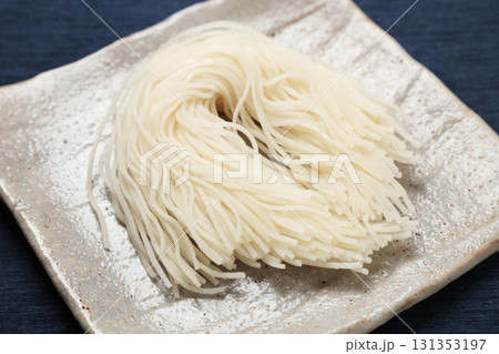 調理前の白米細めん 131353197