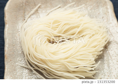 調理前の白米細めん 調理前の白米細めん 131353200