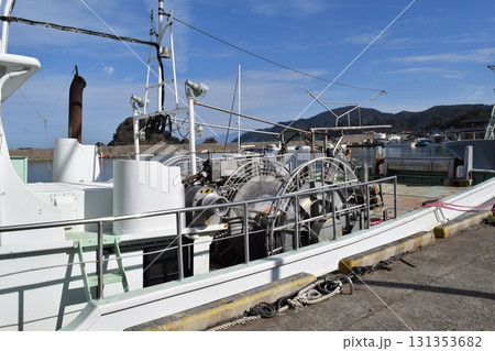 漁港に停泊中の漁船 131353682