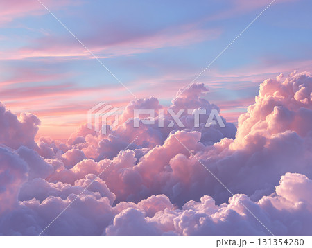 神々しい光が差し込む、厚みのある雲層と空撮イメージ 131354280