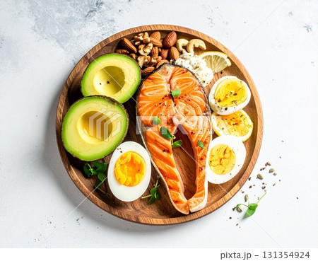 低糖質ダイエット向け栄養満点の食事 低糖質ダイエット向け栄養満点の食事 131354924