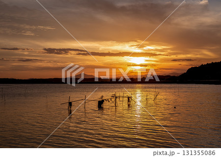 親沢の鼻側にある涸沼夕景と筑波山【茨城県茨城町】 親沢の鼻側にある涸沼夕景と筑波山【茨城県茨城町】 131355086