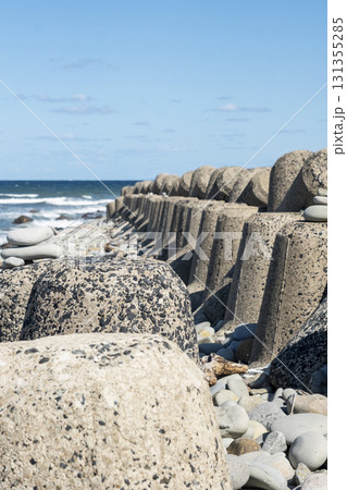 テトラポットのある風景 131355285