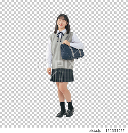 制服を着た女子学生　手作業で精密に切り抜いた背景透過全身写真PNG 131355955