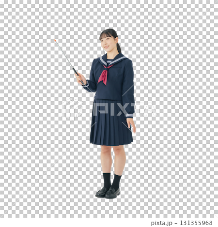 指示棒を持って説明するセーラー服を着た女子学生　手作業で精密に切り抜いた背景透過全身写真PNG 131355968
